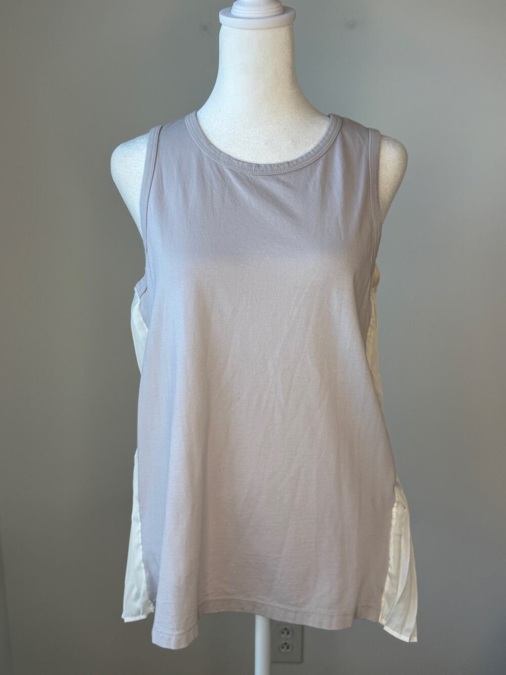 Clu NWT Lavender Ivory Pleated Back Sleeveless Tank Top